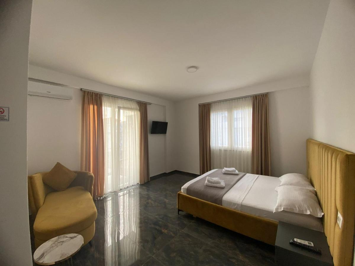 Leodori 3 Suites Shëngjin Esterno foto